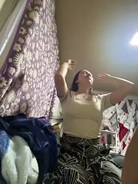 Snapshot of Valentinacouple chatting on April 2026 10:56:02 PM Valentinacouple online show from April 2026 10:56:02 PM