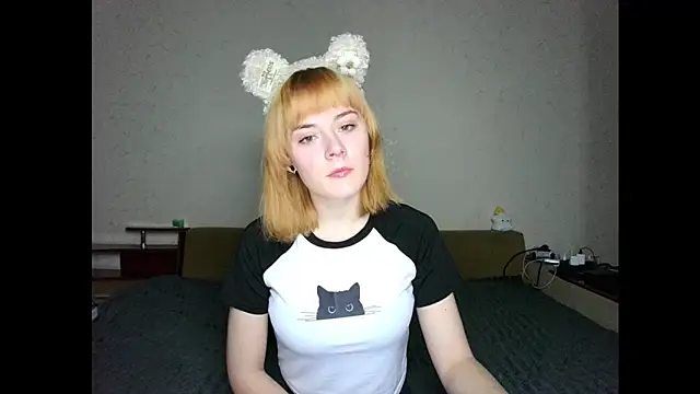 Snapshot of Little_fox404 chatting on February 2026 07:43:01 PM Little fox404 online show from February 2026 07:43:01 PM