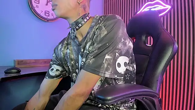 Maximoking26 online show from February 2026 04:43:01 AM