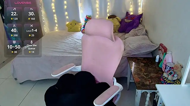 Snapshot of maliciaXpoison chatting on April 2026 09:01:01 PM maliciaXpoison online show from April 2026 09:01:01 PM