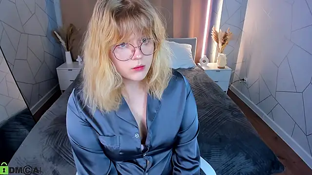 luna c0ra online show from February 2026 01:17:01 AM