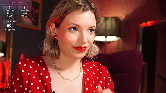 Snapshot of VinylKiss chatting on March 2026 02:04:02 AM VinylKiss online show from March 2026 02:04:02 AM