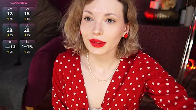 Snapshot of VinylKiss chatting on April 2026 06:24:02 PM VinylKiss online show from April 2026 06:24:02 PM