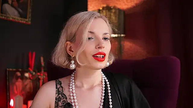 Snapshot of VinylKiss chatting on July 2026 09:58:02 PM VinylKiss online show from July 2026 09:58:02 PM