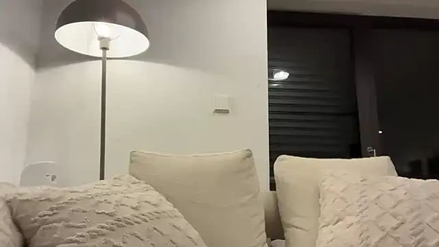 itsnicka online show from April 2026 07:36:01 PM