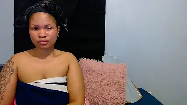 Snapshot of Loyal_Sashaa chatting on June 2026 01:01:02 PM Loyal Sashaa online show from June 2026 01:01:02 PM