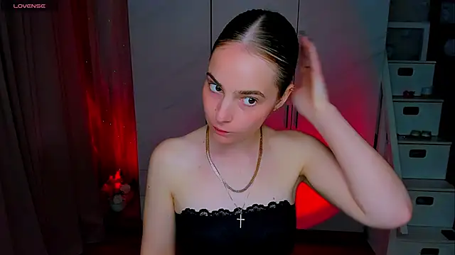 Snapshot of Maddy_Wood_ chatting on June 2026 04:55:01 PM Maddy Wood online show from June 2026 04:55:01 PM