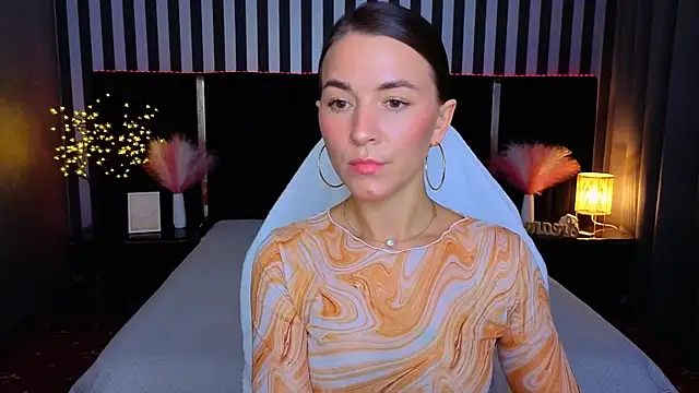 Snapshot of GracefulMichelle chatting on June 2026 07:14:01 PM GracefulMichelle online show from June 2026 07:14:01 PM