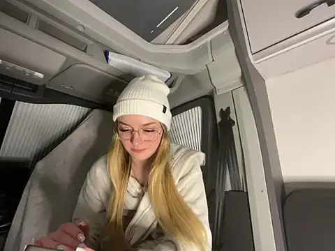 Snapshot of melanieTesss chatting on February 2026 11:44:01 PM melanieTesss online show from February 2026 11:44:01 PM