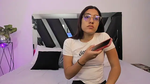 Snapshot of Mia_Iron chatting on March 2026 12:21:02 PM Mia Iron online show from March 2026 12:21:02 PM