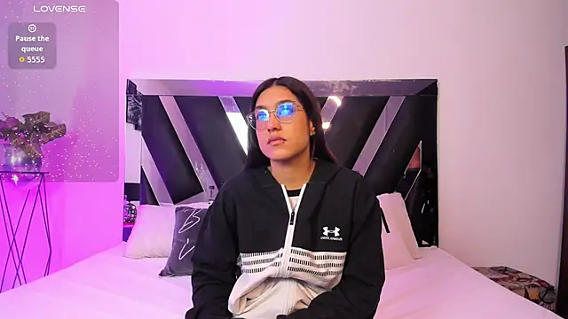 Snapshot of Mia_Iron chatting on April 2026 12:14:02 PM Mia Iron online show from April 2026 12:14:02 PM