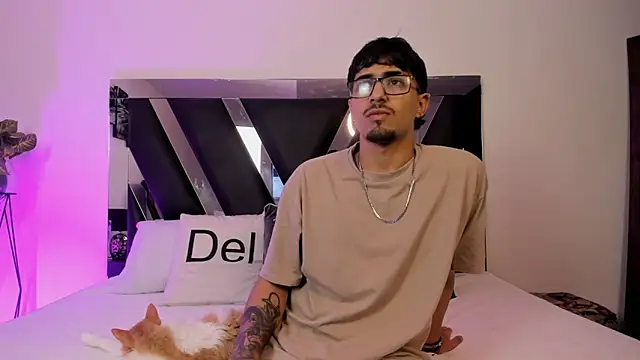 Snapshot of Mia_Iron chatting on April 2026 12:13:01 PM Mia Iron online show from April 2026 12:13:01 PM