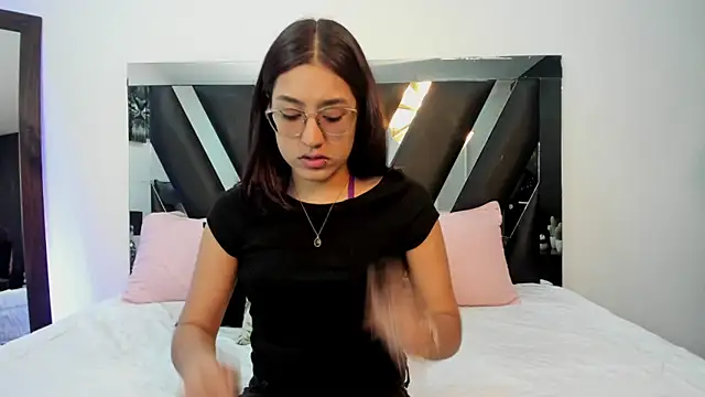 Snapshot of Mia_Iron chatting on May 2026 01:06:01 PM Mia Iron online show from May 2026 01:06:01 PM