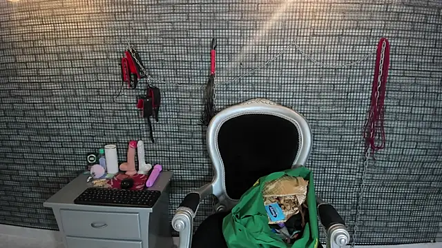 hillary bigbutt online show from April 2026 03:42:02 PM