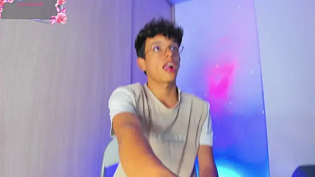 Maxfrost1 online show from April 2026 03:06:02 AM