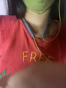 Snapshot of roshni_malhotra chatting on April 2026 08:01:02 PM roshni malhotra online show from April 2026 08:01:02 PM