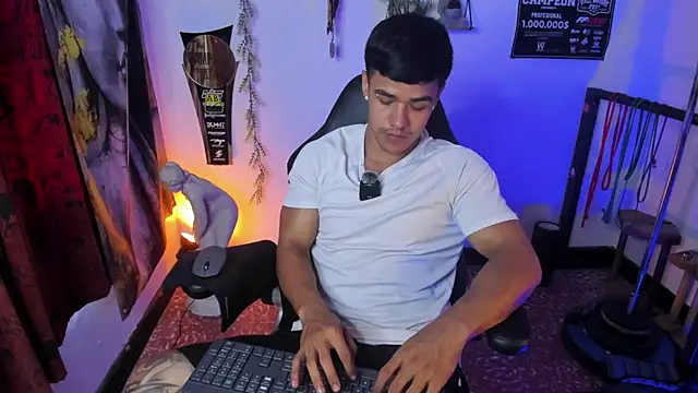 Rob zaens33 online show from April 2026 01:27:02 PM