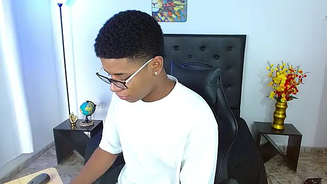 Snapshot of liiam3 chatting on April 2026 09:27:01 PM liiam3 online show from April 2026 09:27:01 PM