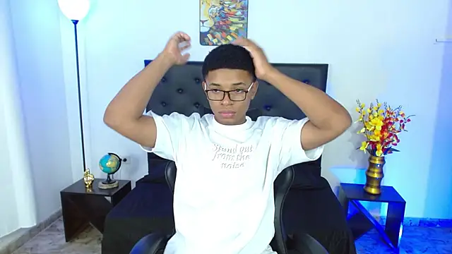 Snapshot of liiam3 chatting on April 2026 09:15:02 PM liiam3 online show from April 2026 09:15:02 PM