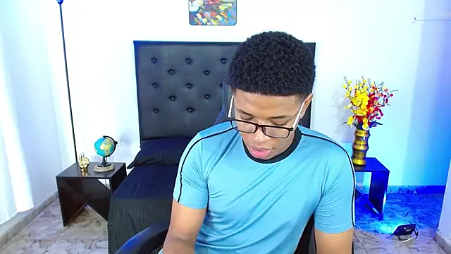 Snapshot of liiam3 chatting on April 2026 09:04:02 PM liiam3 online show from April 2026 09:04:02 PM