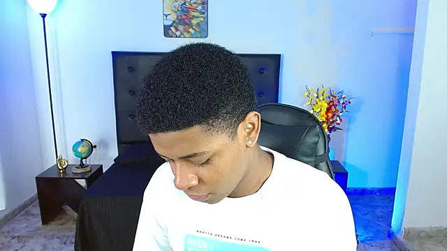 Snapshot of liiam3 chatting on April 2026 09:04:01 PM liiam3 online show from April 2026 09:04:01 PM