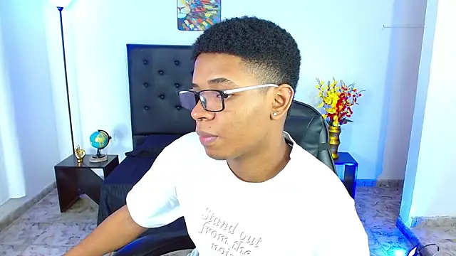 Snapshot of liiam3 chatting on April 2026 08:43:02 PM liiam3 online show from April 2026 08:43:02 PM