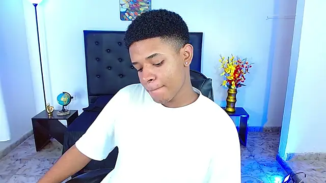 Snapshot of liiam3 chatting on April 2026 08:33:01 PM liiam3 online show from April 2026 08:33:01 PM