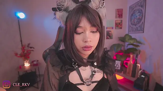 violette clerk1  online show from April 2026 06:24:02 PM