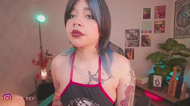 Snapshot of violette_clerk1_ chatting on May 2026 09:31:02 PM violette clerk1 online show from May 2026 09:31:02 PM