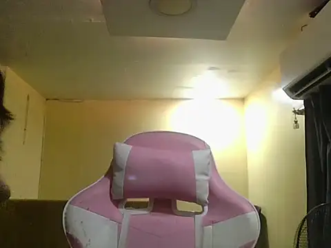 Snapshot of Luna_Moonfang chatting on April 2026 03:51:01 PM Luna Moonfang online show from April 2026 03:51:01 PM