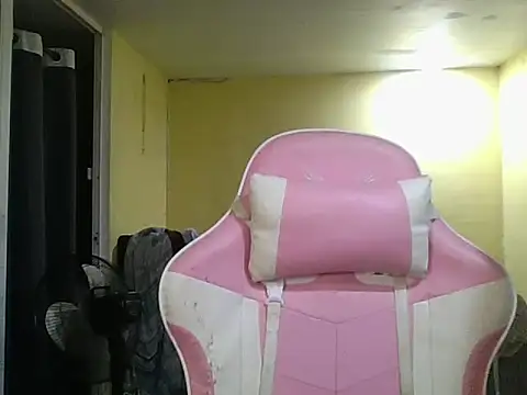 Snapshot of Luna_Moonfang chatting on April 2026 07:38:02 PM Luna Moonfang online show from April 2026 07:38:02 PM