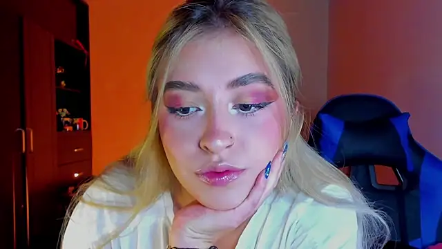 Snapshot of saradiazxxx chatting on March 2026 05:52:01 AM saradiazxxx online show from March 2026 05:52:01 AM