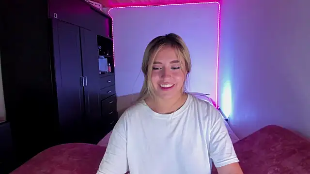 Snapshot of saradiazxxx chatting on April 2026 05:12:02 AM saradiazxxx online show from April 2026 05:12:02 AM