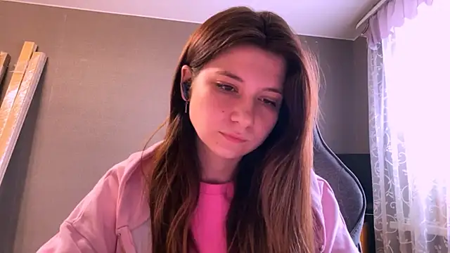 Snapshot of LunnaBliss chatting on April 2026 12:44:02 PM LunnaBliss online show from April 2026 12:44:02 PM