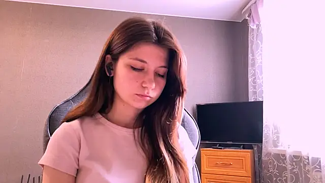 Snapshot of LunnaBliss chatting on April 2026 12:30:02 PM LunnaBliss online show from April 2026 12:30:02 PM