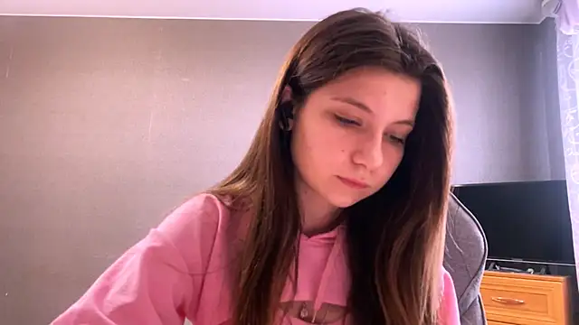 Snapshot of LunnaBliss chatting on April 2026 01:49:02 PM LunnaBliss online show from April 2026 01:49:02 PM