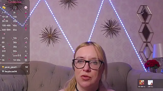 Snapshot of MaddyVelvet chatting on April 2026 04:24:01 AM MaddyVelvet online show from April 2026 04:24:01 AM