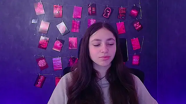 KissMeJulia online show from March 2026 06:27:02 AM