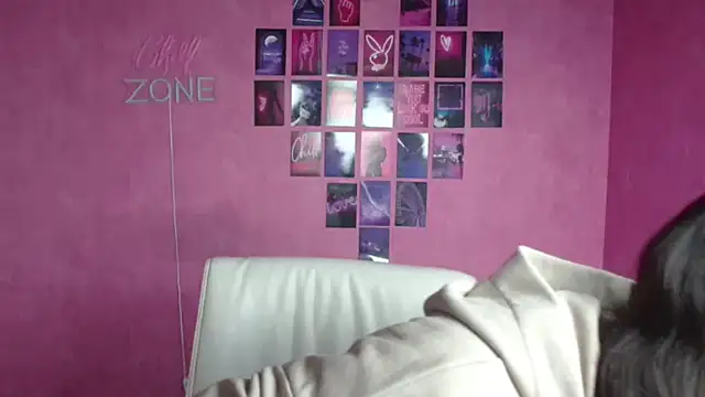 KissMeJulia online show from May 2026 05:25:01 AM