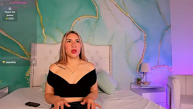 Snapshot of milkavelvett chatting on February 2026 04:07:02 PM milkavelvett online show from February 2026 04:07:02 PM