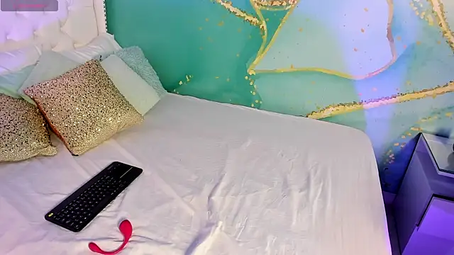 milkavelvett online show from April 2026 02:31:01 PM