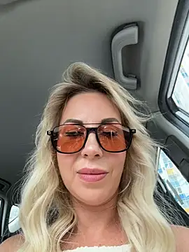 LisaMurr online show from July 2026 01:28:01 PM