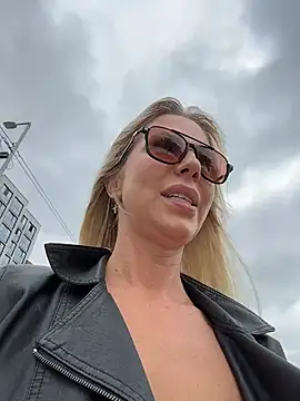 LisaMurr online show from July 2026 11:16:02 AM