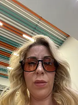 LisaMurr online show from July 2026 10:09:02 AM