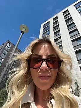 LisaMurr online show from July 2026 12:30:01 PM