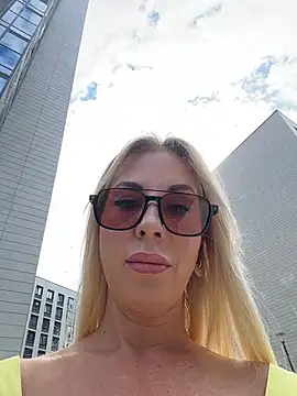 LisaMurr online show from July 2026 12:23:01 PM