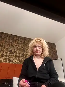 Snapshot of LaireeFelini chatting on February 2026 07:54:01 PM LaireeFelini online show from February 2026 07:54:01 PM