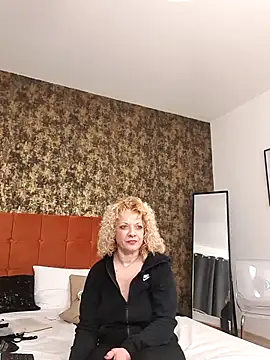 Snapshot of LaireeFelini chatting on February 2026 07:58:01 PM LaireeFelini online show from February 2026 07:58:01 PM