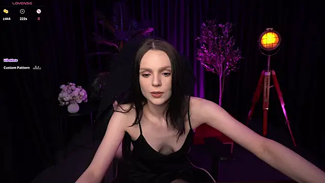 Snapshot of Wild_Alice_me chatting on April 2026 03:02:01 PM Wild Alice me online show from April 2026 03:02:01 PM
