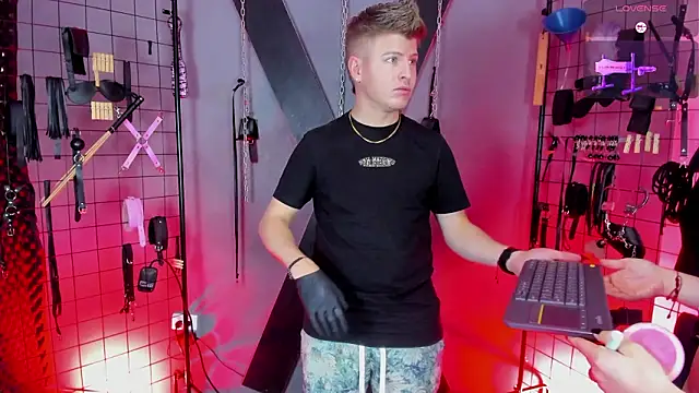 Snapshot of MrJustin_Brianna_BDSM chatting on February 2026 06:53:02 PM MrJustin Brianna BDSM online show from February 2026 06:53:02 PM